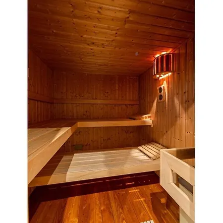 Stork's Nest Modern Retreat Holiday home *